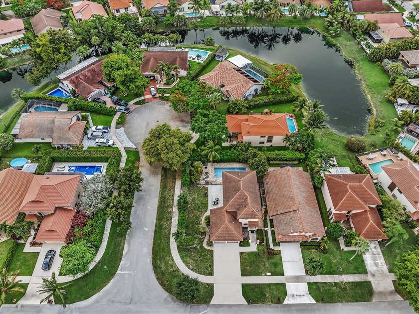 Welcome to this well-appointed three-bedroom - photo 50