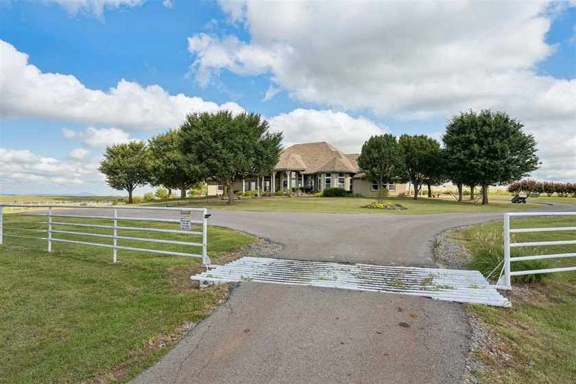 Beautiful custom built, one owner home on 150 acres with - photo 9