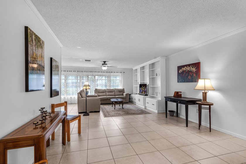 Welcome to this beautifully maintained two-bedroom, two-bathroom - photo 12
