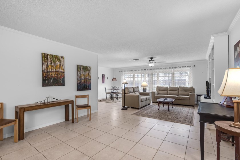 Welcome to this beautifully maintained two-bedroom, two-bathroom - photo 13