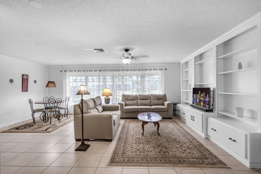 Welcome to this beautifully maintained two-bedroom, two-bathroom - photo 14