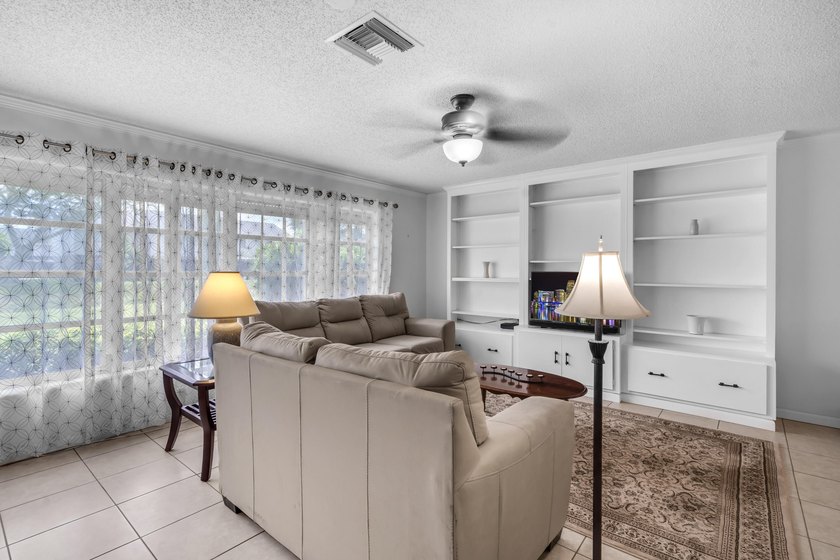 Welcome to this beautifully maintained two-bedroom, two-bathroom - photo 15