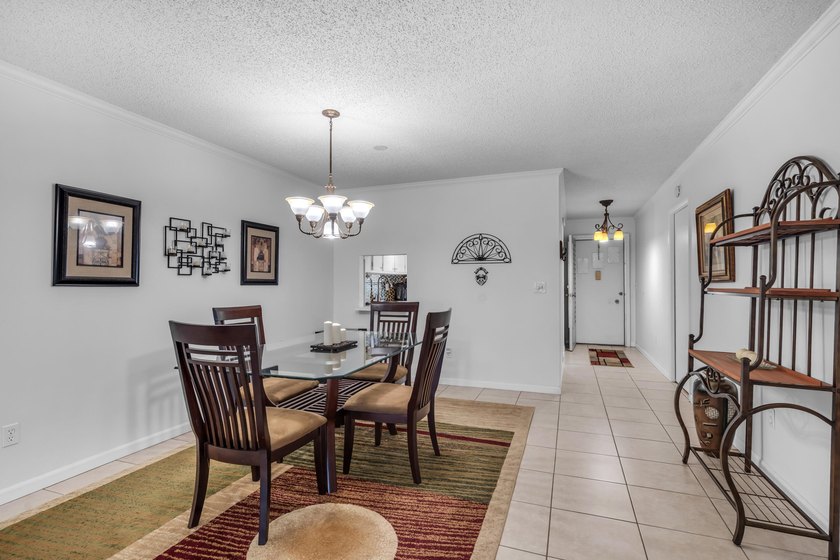 Welcome to this beautifully maintained two-bedroom, two-bathroom - photo 19