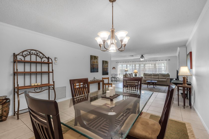 Welcome to this beautifully maintained two-bedroom, two-bathroom - photo 20