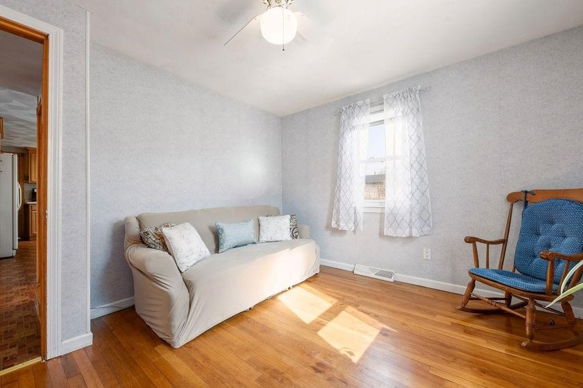 WARWICK, RI -- A classic New England Cape in sought after - photo 20