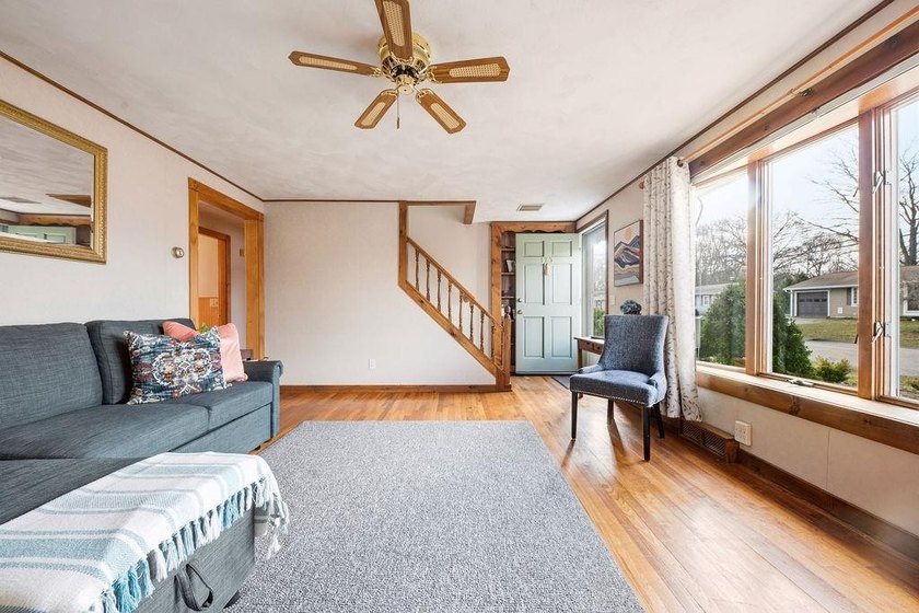 WARWICK, RI -- A classic New England Cape in sought after - photo 22