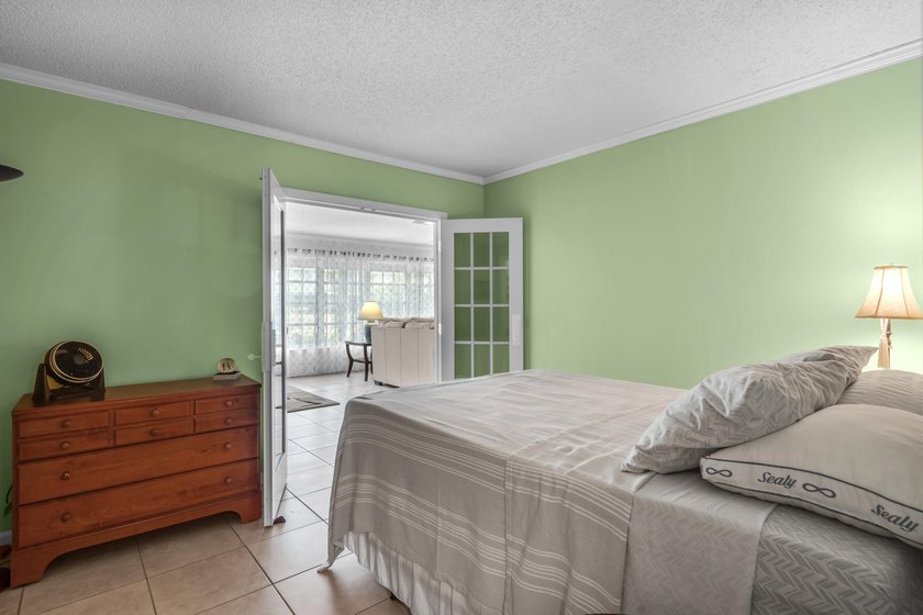Welcome to this beautifully maintained two-bedroom, two-bathroom - photo 28