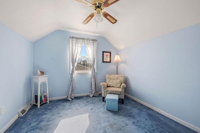 WARWICK, RI -- A classic New England Cape in sought after - photo 28