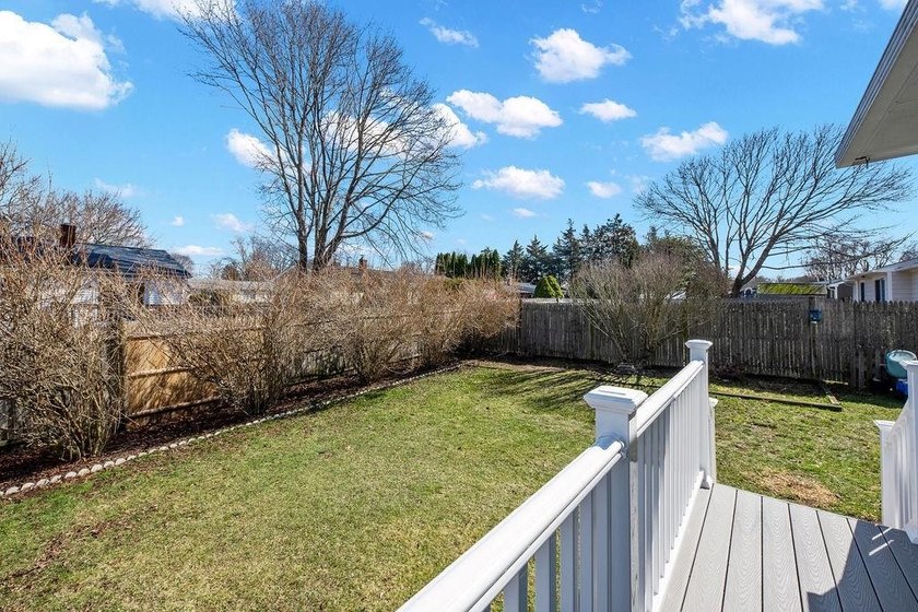 WARWICK, RI -- A classic New England Cape in sought after - photo 34