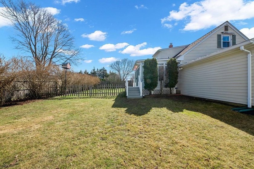 WARWICK, RI -- A classic New England Cape in sought after - photo 36