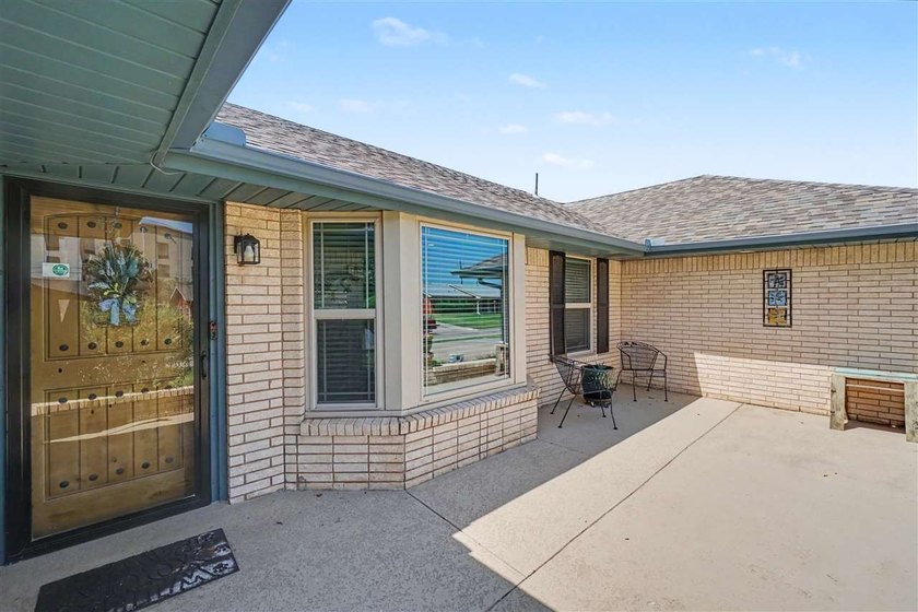 Absolutely beautiful, totally updated home in a prime location! - photo 5