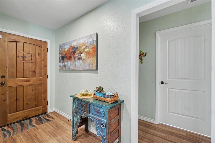 Absolutely beautiful, totally updated home in a prime location! - photo 6