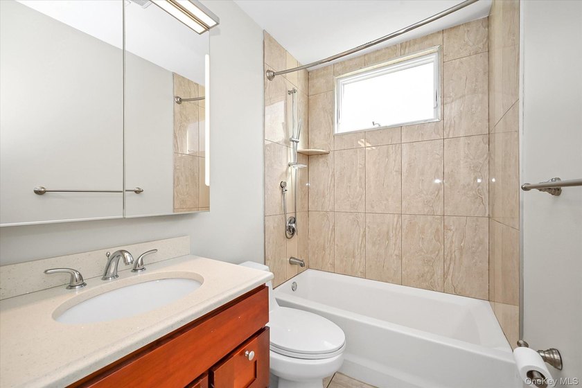 SPACIOUS DETACHED TWO-FAMILY REBUILT IN YEAR 2018 ! Rare - photo 8