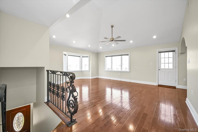 SPACIOUS DETACHED TWO-FAMILY REBUILT IN YEAR 2018 ! Rare - photo 10