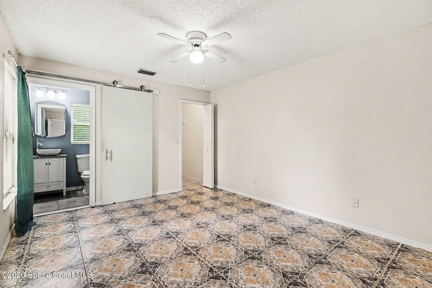 Nice 3 bedroom 2 bath 2 car garage with a bonus room &amp; a Large - photo 12