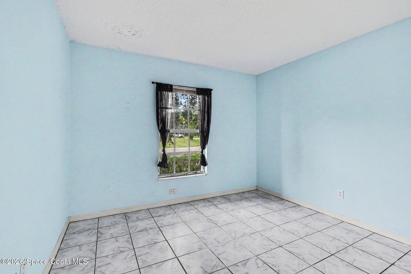 Nice 3 bedroom 2 bath 2 car garage with a bonus room &amp; a Large - photo 15