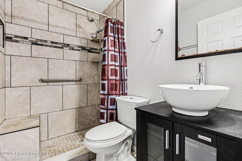 Nice 3 bedroom 2 bath 2 car garage with a bonus room &amp; a Large - photo 16