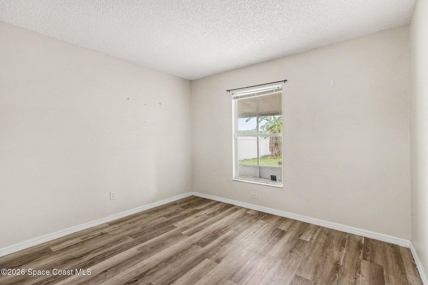 Nice 3 bedroom 2 bath 2 car garage with a bonus room &amp; a Large - photo 17