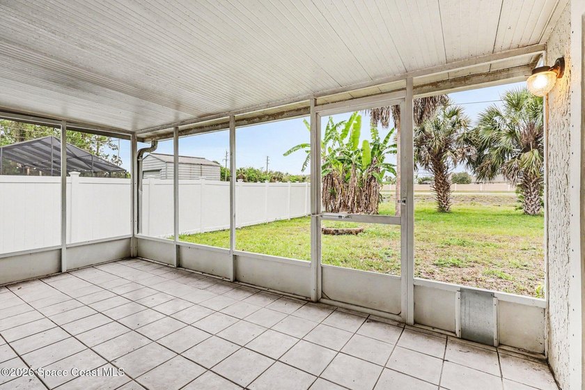 Nice 3 bedroom 2 bath 2 car garage with a bonus room &amp; a Large - photo 21