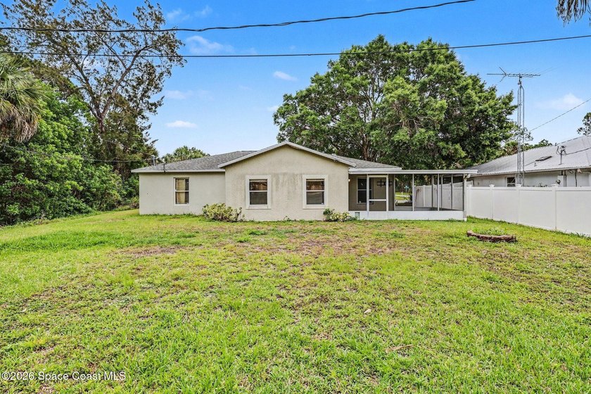 Nice 3 bedroom 2 bath 2 car garage with a bonus room &amp; a Large - photo 22