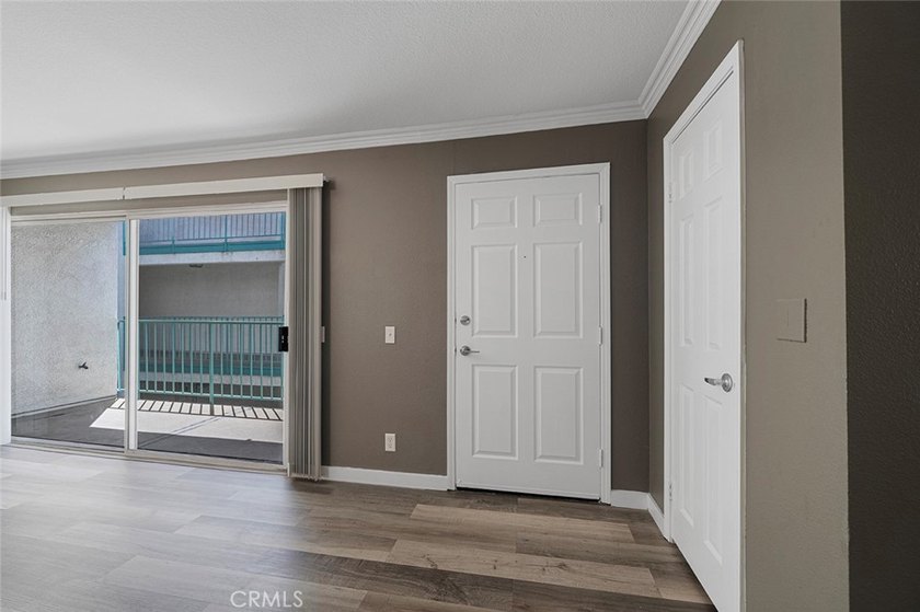 Beautifully updated 2-bedroom, 2-bathroom condo offering a - photo 2