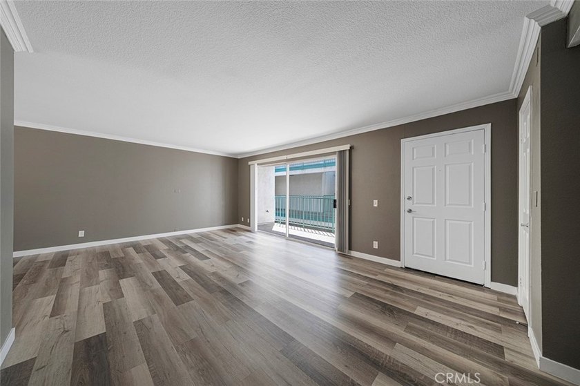 Beautifully updated 2-bedroom, 2-bathroom condo offering a - photo 3