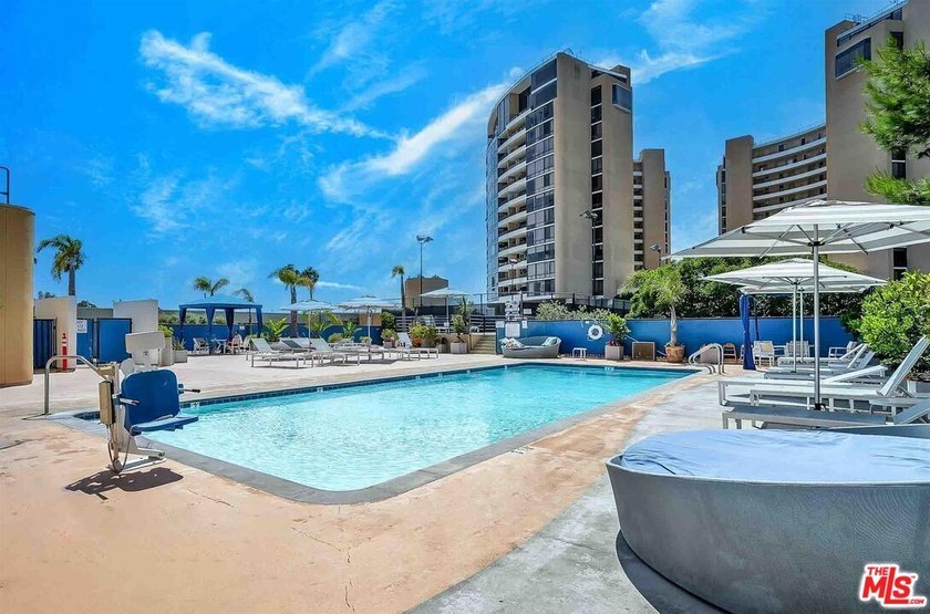 Spacious 1 bedroom, 1 bath condo with fabulous harbor view. This - photo 22