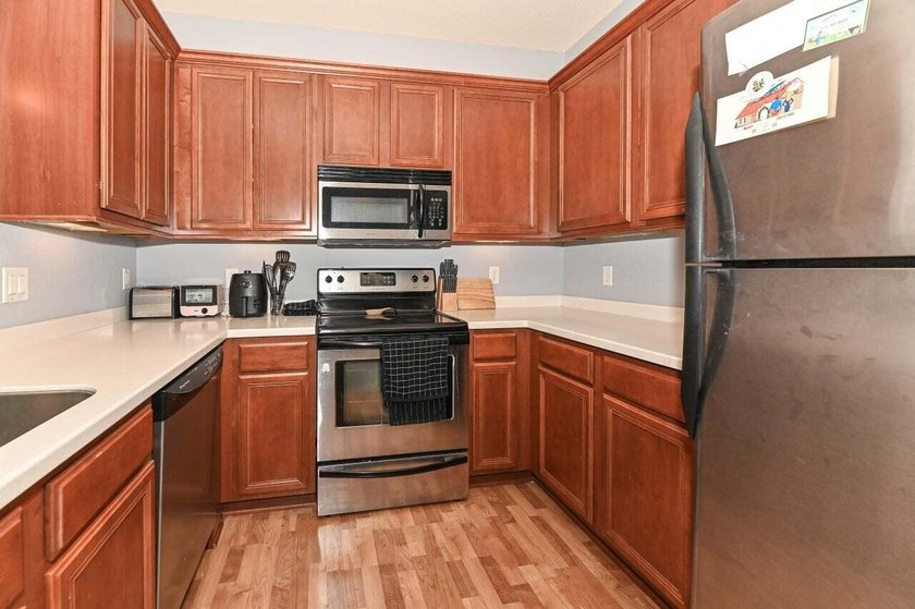 Turnkey 1+ bedroom unit with beautiful Lake Michigan balcony - photo 5