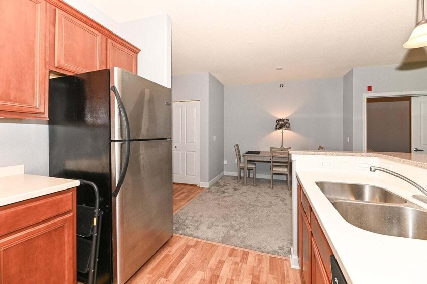 Turnkey 1+ bedroom unit with beautiful Lake Michigan balcony - photo 6