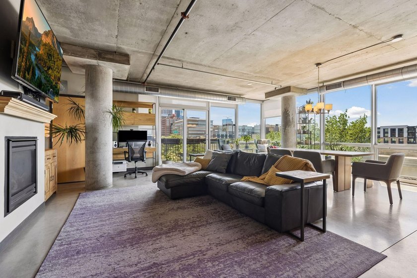 Absolutely stunning west-facing corner unit with expansive - photo 2