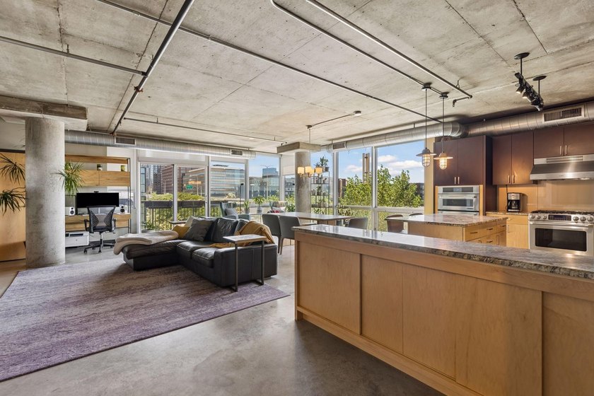 Absolutely stunning west-facing corner unit with expansive - photo 4
