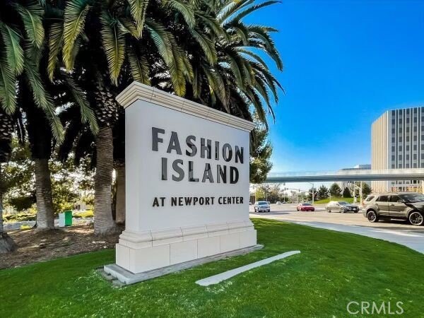 Step into the ultimate Corona del Mar lifestyle at 603 Acacia, a - photo 41