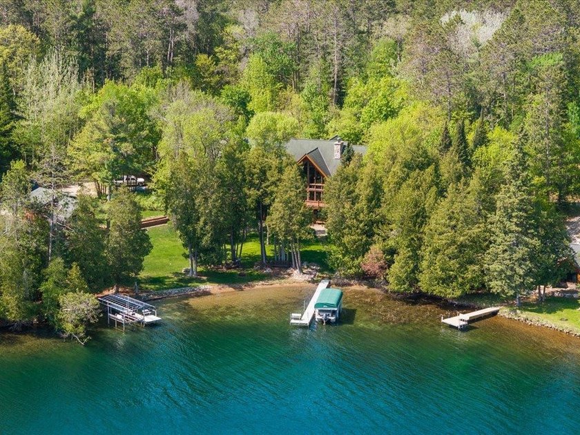 Best of all worlds - Location, Privacy, and Craftsmanship. This - photo 4