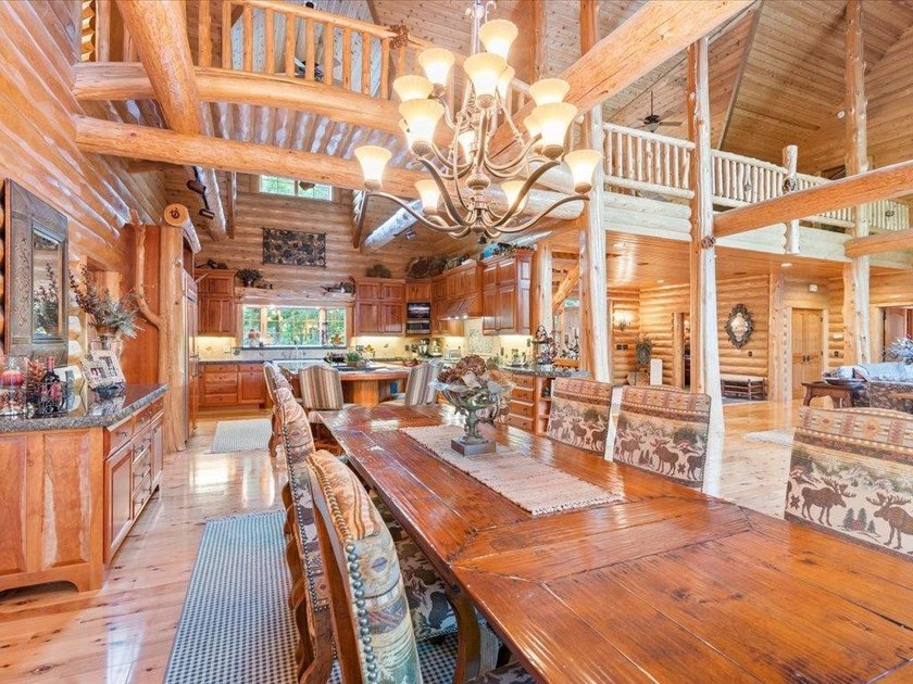 Best of all worlds - Location, Privacy, and Craftsmanship. This - photo 8