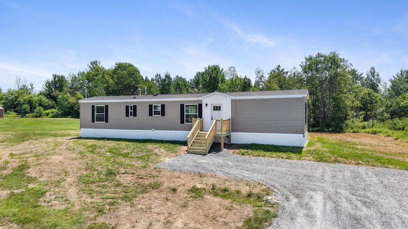Welcome to easy, worry-free living in this brand-new 2-bedroom - photo 2