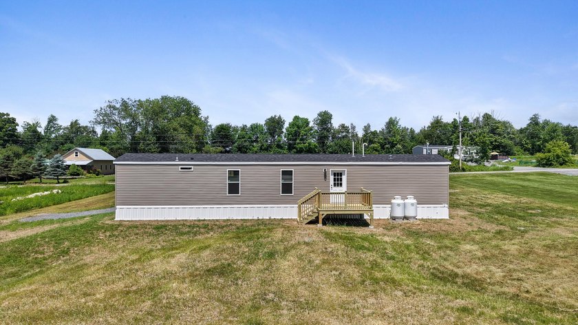Welcome to easy, worry-free living in this brand-new 2-bedroom - photo 7