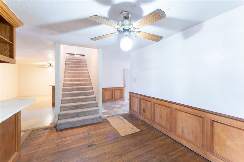 SELLER OFFERING $5,000 IN SELLER CREDITS! Spacious 6-bedroom - photo 4