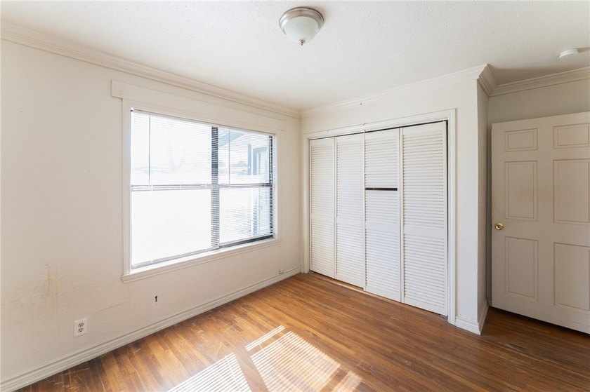 SELLER OFFERING $5,000 IN SELLER CREDITS! Spacious 6-bedroom - photo 8