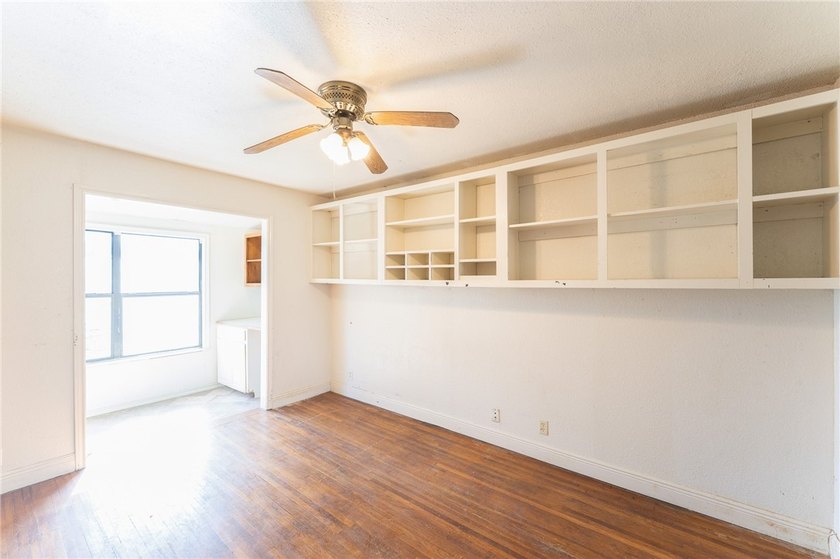 SELLER OFFERING $5,000 IN SELLER CREDITS! Spacious 6-bedroom - photo 9