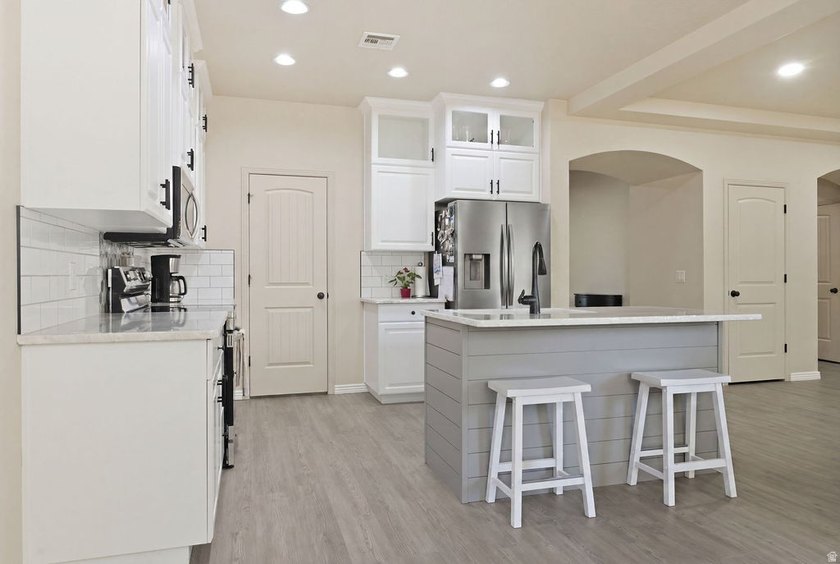 This is the home you have been waiting for, freshly renovated - photo 6