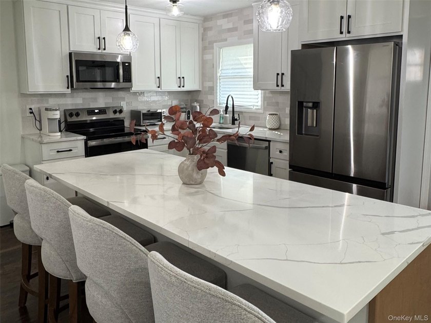 Newly renovated two story expanded ranch in desirable Oakdale - photo 4