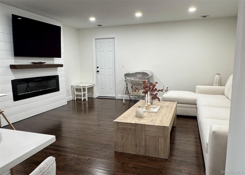 Newly renovated two story expanded ranch in desirable Oakdale - photo 5