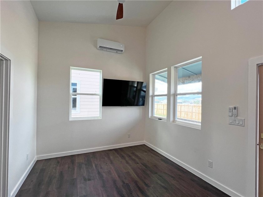 Discover modern design and effortless living in this stylish - photo 4