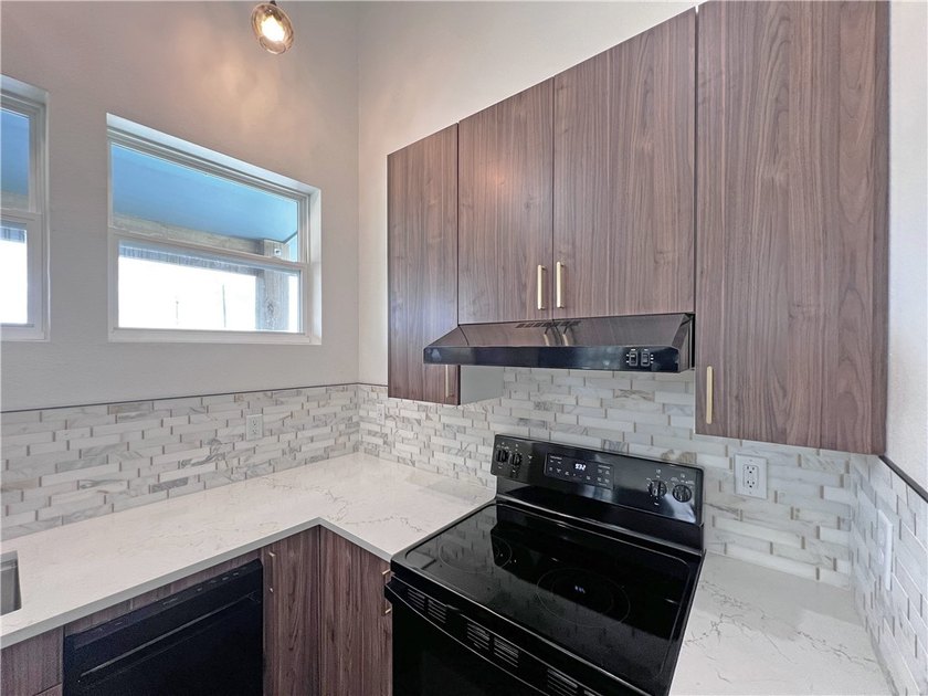 Discover modern design and effortless living in this stylish - photo 9