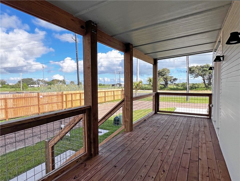 Welcome home to this beautifully designed newer construction - photo 3