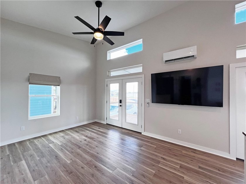 Welcome home to this beautifully designed newer construction - photo 6