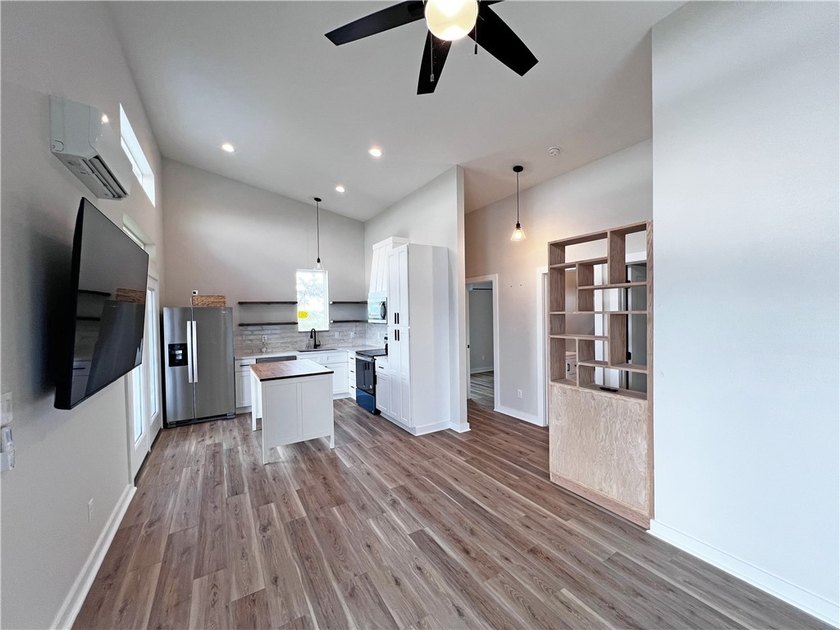 Welcome home to this beautifully designed newer construction - photo 9