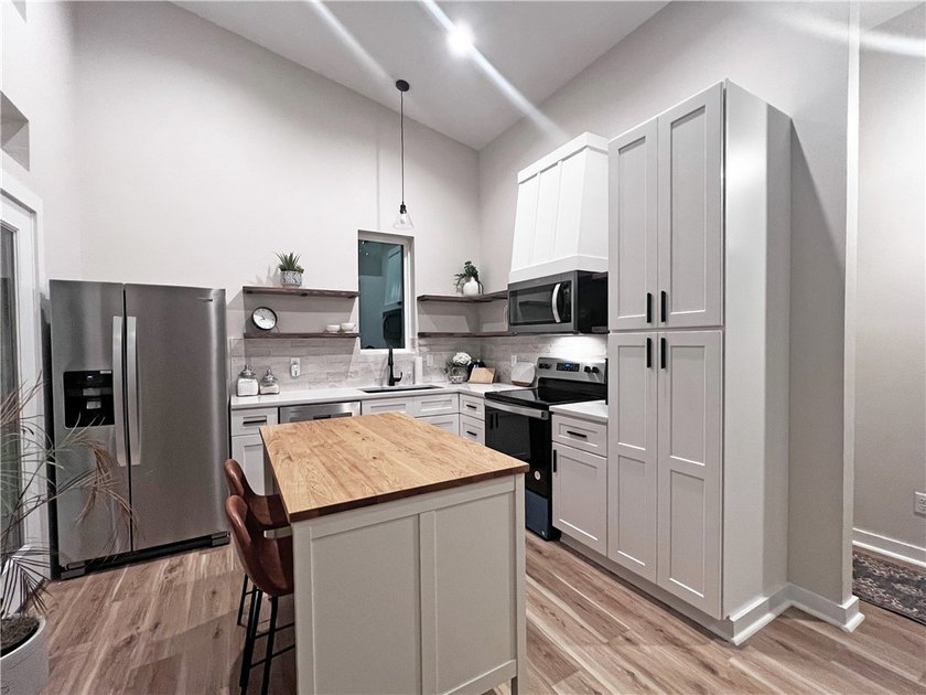 Welcome home to this beautifully designed newer construction - photo 10