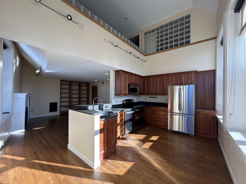 Welcome to this 2-bedroom condo nestled within the landmark - photo 6
