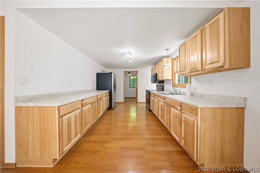 SELLER NOW OFFERING $5,000 TOWARDS CLOSING COSTS! Completely - photo 12
